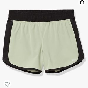 Amazon Essentials Women's 4" Stretch Woven Running Short